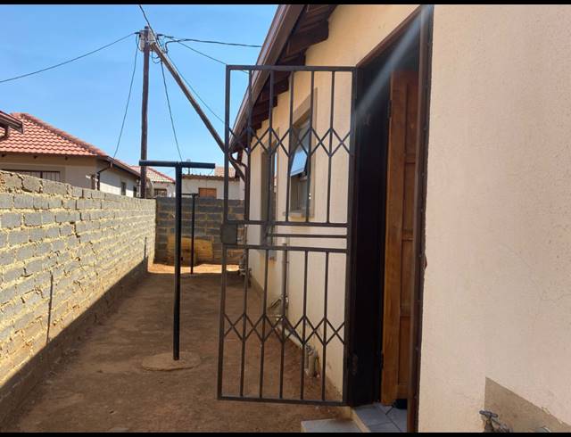 3 BEDROOM HOUSE FOR SALE IN EVATON WEST